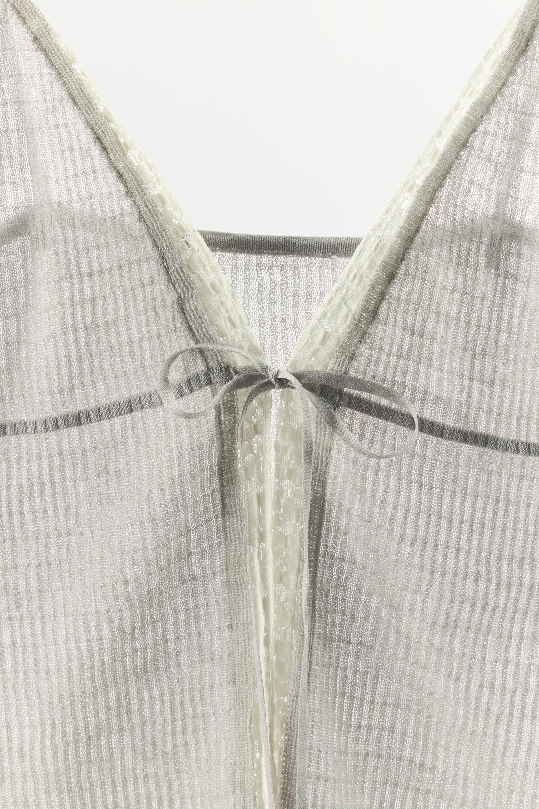 SHIRRED LACE TOP